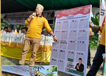 Suriawan, anggota DPRD Simalungun yang melakukan kampanye saat reses, Selasa (6/2).