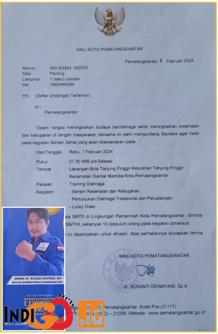 Undangan Walikota Penatangsiantar, Susanti bersama spanduk anaknya yamg saat ini Caleg PAN DPRD Kota Pematangsiantar, Aprial M Rizaldi Ginting, Rabu (7/2).