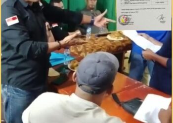 Saksi PKS saat mengajukan keberatan dan menolak pleno PPK Singkep Barar, Sabtu (24/2).