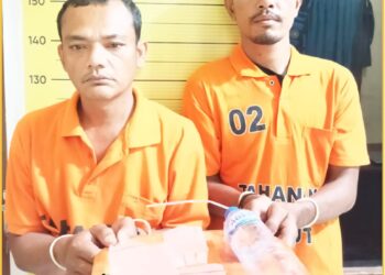 Ricki Sihite bersama Dian Sahputra Nasution saat diamankan di Polres Taput, Senin (26/2).