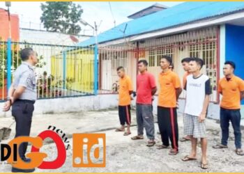 Kasubsie Pelayanan Tahanan, Franky Togatorop SH, MH saat kontrol dapur Rutan  Kelas IIB Sidikalag, Selasa (5/3).