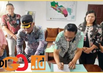 Kepala Rutan, Bahtiar Sembiring SH bersama Kepala Dinas Kesehatan Dairi, DR. dr. Henry Manik saat tanda tangan kerja sama, Jumat (8/3).
