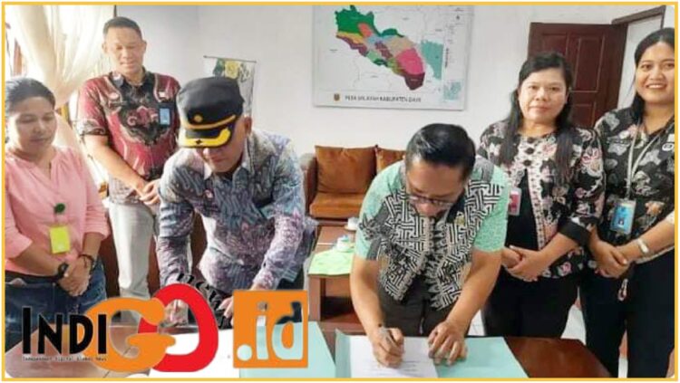 Kepala Rutan, Bahtiar Sembiring SH bersama Kepala Dinas Kesehatan Dairi, DR. dr. Henry Manik saat tanda tangan kerja sama, Jumat (8/3).