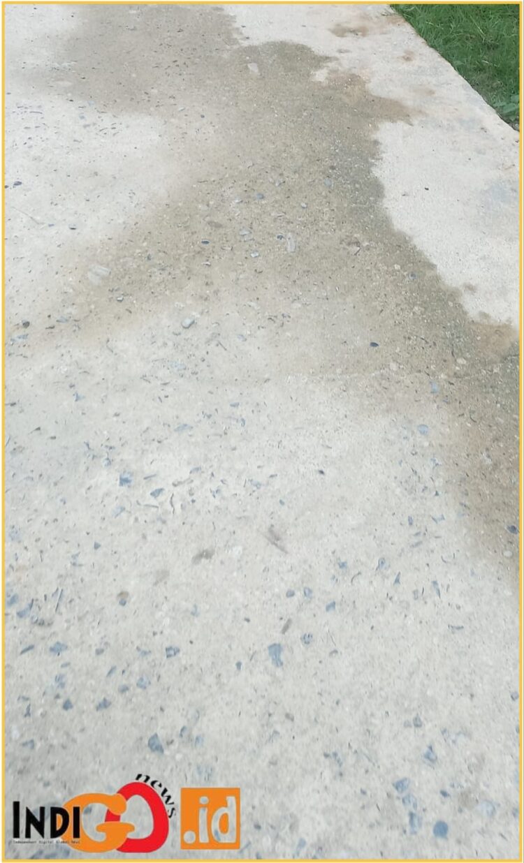 Kondisi rabat beton yang sudah mulai rusak, Selas (5/3).