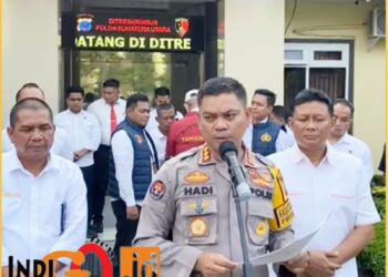 Kabid Humas Poldasu, Kombes Hadi saat konferensi pers pengungkapan jual beli beras Bulog, Selasa (5/3).