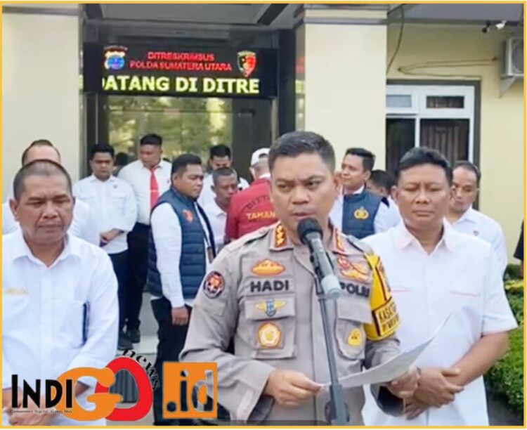 Kabid Humas Poldasu, Kombes Hadi saat konferensi pers pengungkapan jual beli beras Bulog, Selasa (5/3).