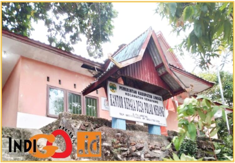 Kantor Kepala Desa Pulau Medang yang saat ini heboh, Jumat (15/3).