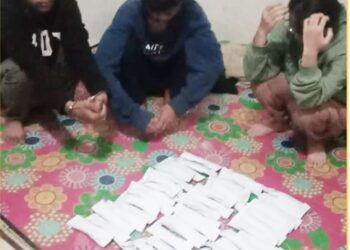 Tersangka saat diamankan di Mapolres Dairi, Jumat (15/3).