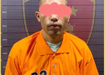 Tersangka, Jati Simanjuntak saat diamankan di Mapolres Taput, Minggu (17/3).