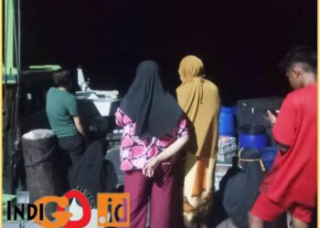 Masyarakat saat mendapat pelayanan dari Puskesmas Rejai, Sabtu (30/3).