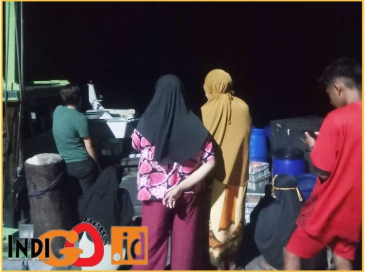 Masyarakat saat mendapat pelayanan dari Puskesmas Rejai, Sabtu (30/3).