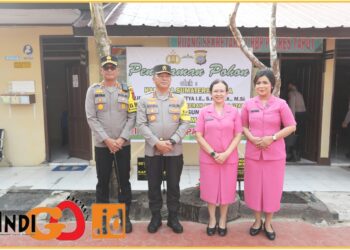 Kapolda Sumut, Irjen. Pol. Agung Setya Imam Effendi didampingi istri saat di Polres Taput, Selasa (14/5).