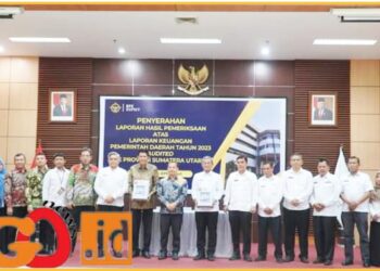 Ketua BPK RI Wilayah Sumatera Utara, Eydu Oktain Panjaitan SE, MM, Ak, CA, CSFA bersama Pj Bupati Deliserdang, Ir. Wiriya Alrahman MM dan Pejabat Pemkab Deliserdang saat di Kantor BPK RI Wilayah Sumatera Utara, Rabu (22/5).
