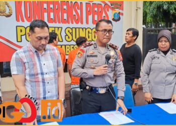 Kapolsek Medan Sunggal, Kompol. Bambang G Hutabarat SH, MH, saat konferensi pers di Mako Polsek Sunggal, Senin (27/5).