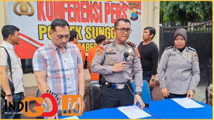 Kapolsek Medan Sunggal, Kompol. Bambang G Hutabarat SH, MH, saat konferensi pers di Mako Polsek Sunggal, Senin (27/5).