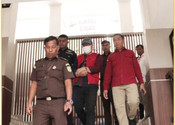 Terpidana WS saat diserahkan ke Kejati Sumut, Rabu (8/5).