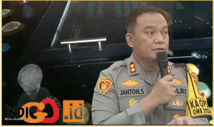 Kapolres Pelabuhan Belawan, AKBP. Janton dan salah satu meja slot milik Akuan Cs, Selasa (14/5).