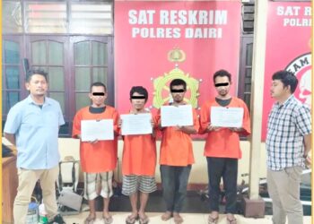 Empat tersangka pembobol rumah kosong saat diamankan Polres Dairi,  Senin (20/5).