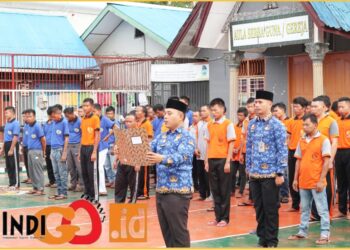 Kepala Rutan Tarutung, Ismet Sitorus saat bertindak selaku inspektur upacara peringati Hari Kebangkitan Nasional, Senin (20/5).