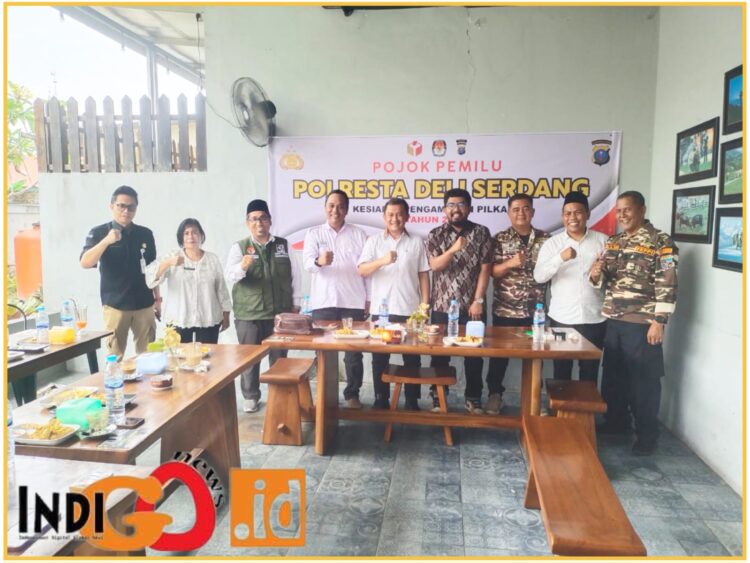 Dir Intelkam Polda Sumut, Kombes. Pol. Dwi Indra Maulana SIK bersama Kasubdit Politik Dit Intelkam Polda Sumut AKBP. Ahyan S.Sos, MM, Kabag Ops Polresta Deliserdang Kompol. JM Napitupulu SH, MH, Kasat Intelkam Polresta Deliserdang Kompol. Syahrial Efendi SH, MAP, Komisioner KPU Deliserdang Erdinata, Ketua Bawaslu Deliserdang Febryandi Ginting serta tokoh masyarakat dan tokoh pemuda, Rabu (22/5).
