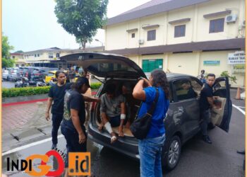 Tim Jatanras saat membawa tersangka ke Mapolrestabes Medan, Jumat (31/5/2024).