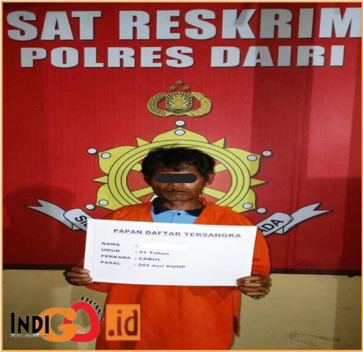 Tersangka HM tukan cabul yang peras buah dada tetangga saat diamankan di Mapolres Dairi, Senin (10/6).