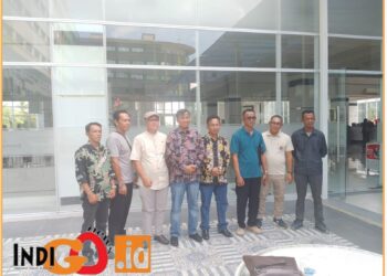 Ketua Apdesi Lingga, Amren bersama 5 Kades, Senin (10/6).