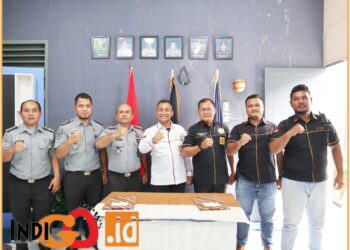 Kepala Rutan Kelas IIB Tarutung, Ismet Sitorus bersama Lembaga Bantuan Hukum Omega Taput, Selasa (11/6).