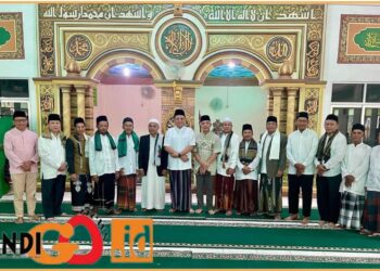 Bupati OKU Timur, Ir. H. Lanosin MT didampingi Sekda, Jumadi dan para pemuka agama OKU Timur, Senin (17/6).