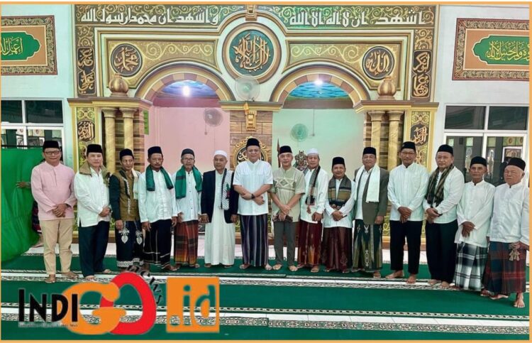 Bupati OKU Timur, Ir. H. Lanosin MT didampingi Sekda, Jumadi dan para pemuka agama OKU Timur, Senin (17/6).