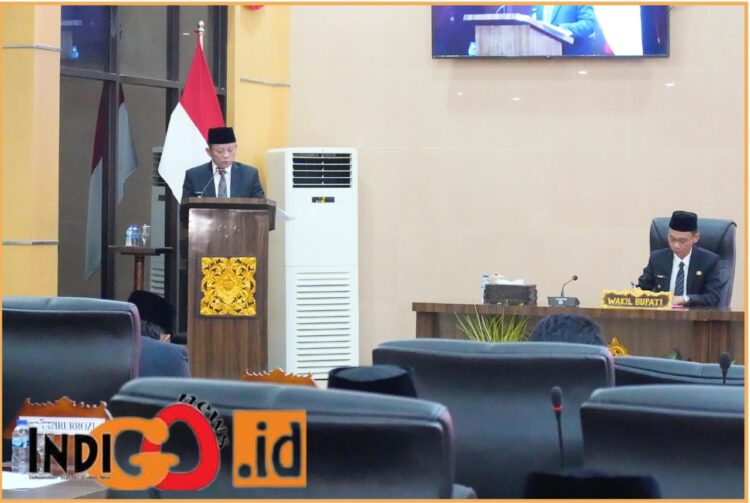 DPRD OKU Timur saat rapat paripurna pembahasan LKPj Bupati tahun 2023, Rabu (19/6).