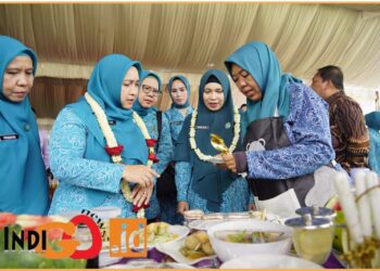 TP. PKK Provinsi Sumatra Selatan, Tyas Fatoni didampingi Ketua TP. PKK Kabupaten OKU Timur, dr. Sheila Noberta Sp.A, M.Kes kegiatan ini diikuti oleh TP. PKK dari 20 Kecamatan di Bumi Sebiduk Sehaluan.