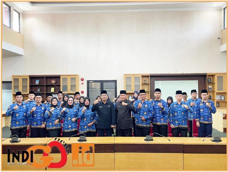 Pelantikan 3 orang CPNS dan 25 orang jabatan Fungsional di Lingkungan Pemkab OKU Timur, Jumat (21/6).