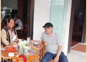 Anthon Sihombing mantan anggota DPR RI bersama reporter Indigonews, Jumat (21/6).