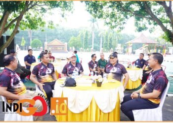 Bupati OKU Timur, Enos didampingi Wakil Bupati saat hadiri HUT Bhayangkara ke- 78 di Mapolres OKU Timur, Jumat (21/6).