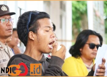 Kelompok Mahasiswa Peduli Demokrasi (KMPD) Siantar - Simalungun saat aksi digedung DPRD Kabupaten Simalungun, Sabtu (22/6).