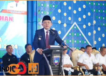 Bupati OKU Timur, Enos saat kukuhkan 300 Kades, Rabu (26/6).