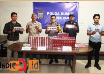 Polres Dairi dan Bea Cukai Pematangsiantar saat konferensi pers penangkapan TASS dan rokok illegal, Jumat (28/6).