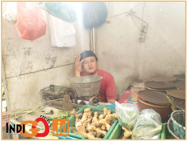 Norman, seorang pedagang saat diwawancarai Indigonews, Jumat (28/6).