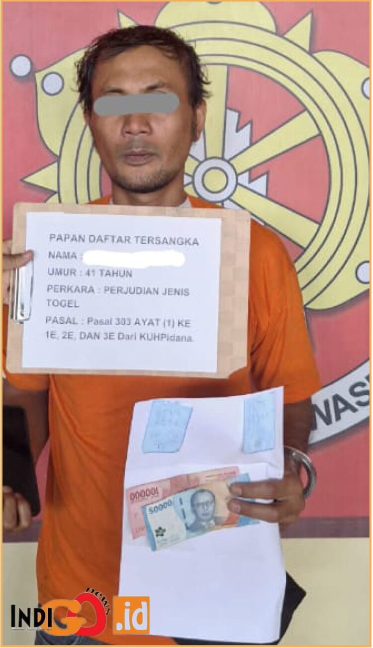 Tersangka FS saat diamankan di Mapolres Dairi, Minggu (30/6).