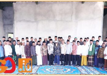 Bupai Enos saat silaturahmi bersama Forum Pondok Pesantren (Forppes) OKU Timur, Rabu (10/7).