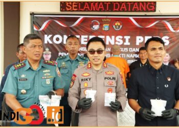 Kapolres Bintan, AKBP. Riky saat pimpin konferensi pers pemusnahan sabu 1kg, Kamis (11/7).