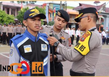 Kapolres Dairi, AKBP. Agus Bahari saat pimpin gelar pasukan, Senin (15/7).