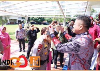 Bupati Enos saat hadiri pisah sambut Kapolres OKU Tinmur, Minggu (15/7).