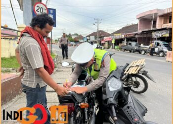 Personil Sat Lantas Polres Dairi saat giat Operasi Patuh Toba 2024, Rabu (17/7).