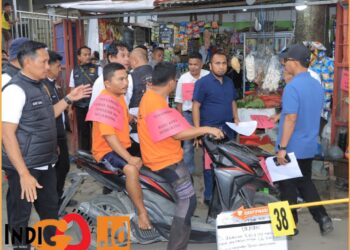 Rekonstruksi pembunuhan wartawan  dan keluarga di Tanah Karo, Jumat malam (19/7).
