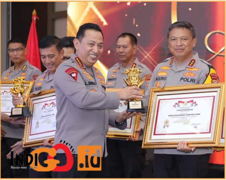 Kapolri, Jenderal. Pol. Listyo Sigit Prabowo kepada Kapolda Sumut, Komjen. Pol. Agung Setya Imam Effendi di Jakarta, Rabu malam (17/7/2024).