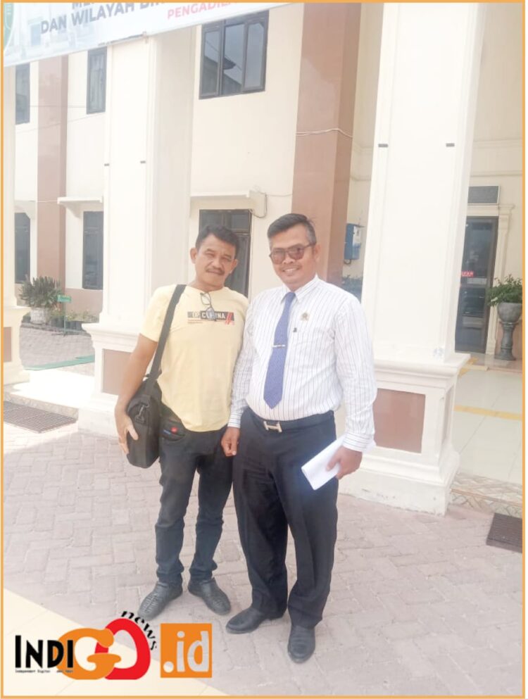 Kuasa Hukum, Hotbit Gultom SH usai putusan praperadilan bersama dengan Djonggi Napitupulu, Senin (22/7).