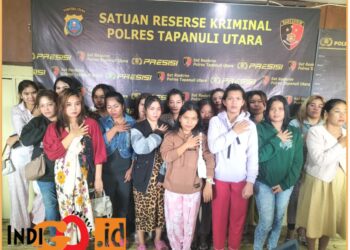 29 waiters saat diamankan di Polres Taput untuk dikirim ke Parawansa Berastagi, Senin (22/7).