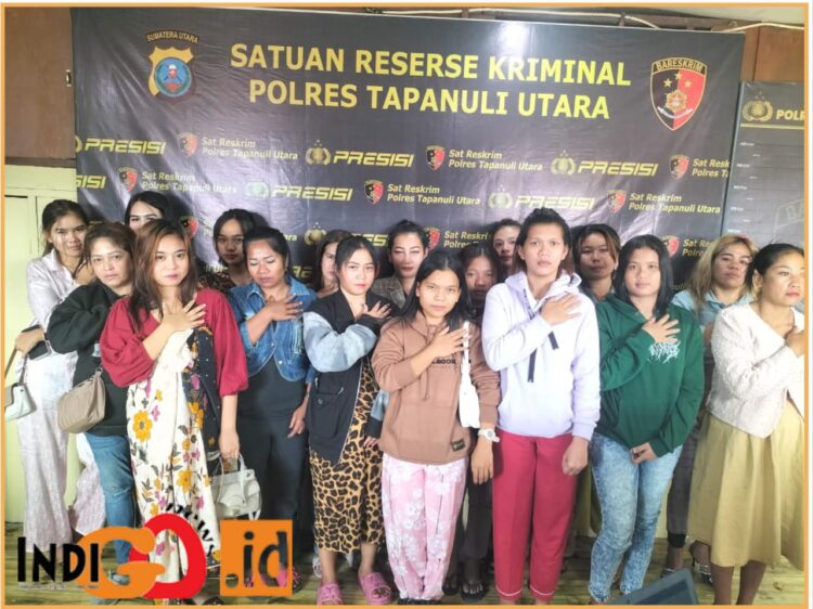 29 waiters saat diamankan di Polres Taput untuk dikirim ke Parawansa Berastagi, Senin (22/7).